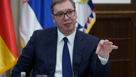 Predsednik Vučić sutra sa Džonijem Depom i Milošem Bikovićem
