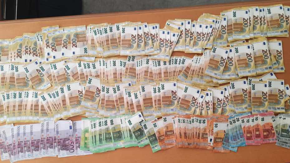 REDOVNA KONTROLA Sprečeno krijumčarenje više od 40.000 britanskih funti i sata od 60.000 dolara
