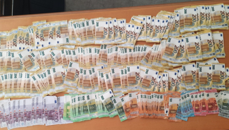 REDOVNA KONTROLA Sprečeno krijumčarenje više od 40.000 britanskih funti i sata od 60.000 dolara