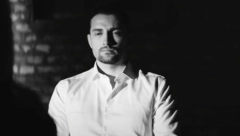 PRSKALICE SPALILE INSTRUMENTE I SVU OPREMU Pevač Mirza Selimović doživeo strahotu!