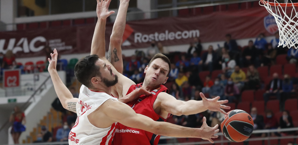 ČAK 11 ZA 27 DANA Zvezdi sledi veliki okršaj sa gradskim rivalom, a mnogo je igrača van stroja