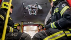 POKLON MAJKE RASPLAKAO VATROGASCE U HRVATSKOJ "Tako će mu srce zauvek kucati i putovaće našim vozilom, iako nije živ"