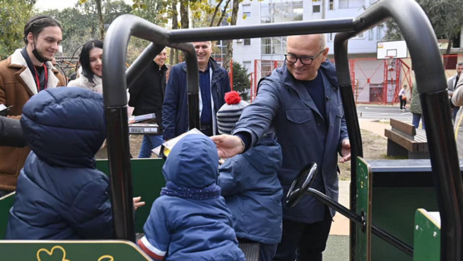 VESIĆ U PETOM PARKIĆU NA ZVEZDARI Osmesi dece i njihova radost najveća nagrada za rad
