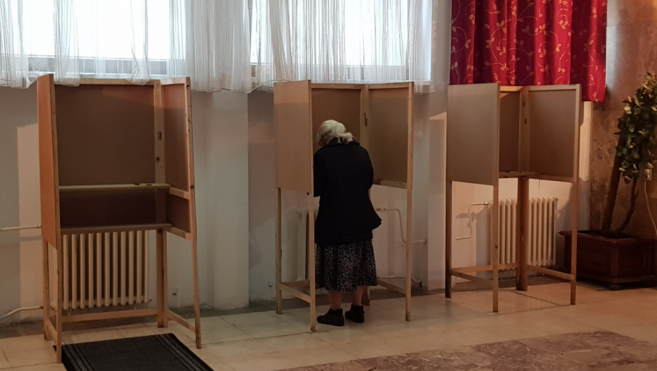 IZLAZNOST NA REFERENDUM DO 16 ČASOVA Odazvalo se više od 20 odsto građana