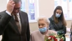 DIRLJIVO, PREDSEDNIK SREO SVOJU PROFESORKU RUSKOG Ponosna sam na njega, on je svoju peticu zaslužio!