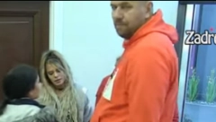 SEVAJU VARNICE! Marijana provocirala Janjuša dok su čekali na red kod frizera?