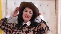 GOLIŠAVA PEVAČICA! Saška Karan pokazala bujni dekolte, objavila snimak, komentari samo pljušte (VIDEO)