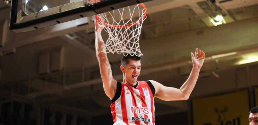 RODE SLETELE NA MALI KALEMEGDAN! Luka Mitrović i sestra Vase Micića postali roditelji!