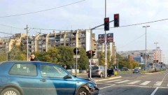 SAOBRAĆAJKA KOD SAVA CENTRA Sudarila se dva putnička automobila