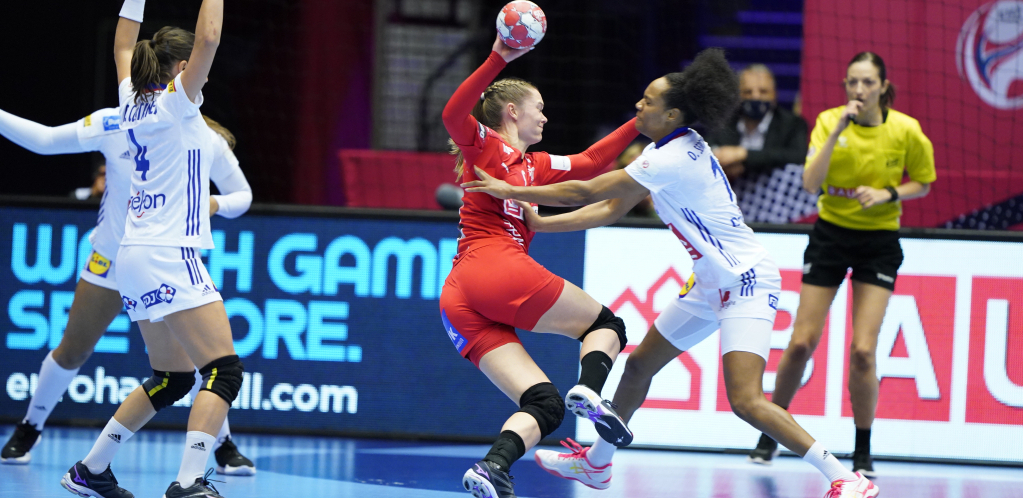 RUKOMETAŠICA KOLABIRALA TOKOM MEČA Za dlaku izbegnuta tragedija, saigračica Srpkinja bila na ivici