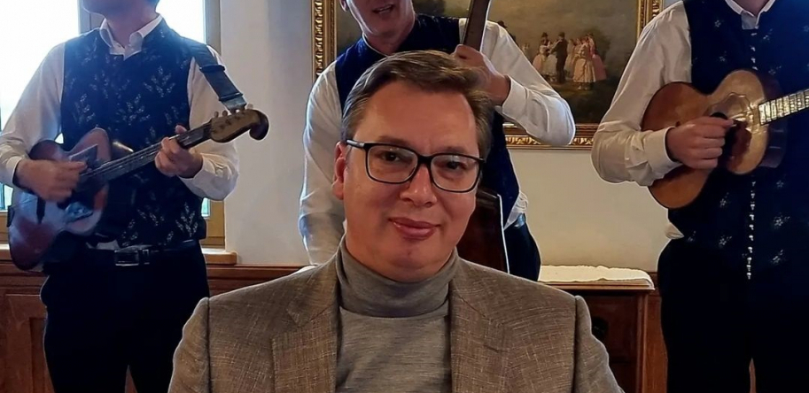 VUČIĆ SA MUZIČARIMA: Neka živi prijateljstvo Srba i Mađara (FOTO)