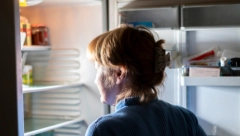 NUTRICIONISTKINJA OTKRILA KOJA HRANA NE GOJI Ako noću ne možete da se suzdržite od grickanja, evo šta možete da pojedete