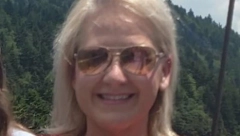 SKANDAL U ŠKOLI Sekretarica Marta (43) ucenjivala učenika (16) da je oralno zadovoljava i da imaju odnose