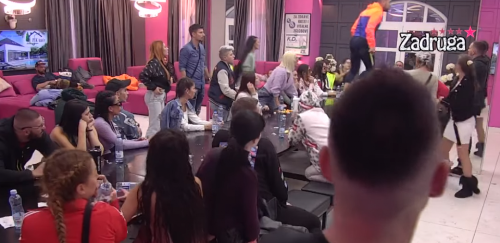 NEVIĐENI KARAMBOL U BELOJ KUČI! Dino se zaleteo na cimera, izgovorio brutalne pretnje, umešana i Tara Simov koja je krenula da divlja!