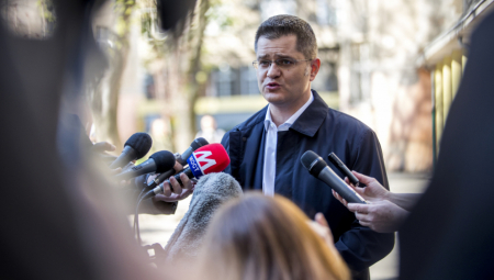 TOTALNI HAOS U STRANCI VUKA JEREMIĆA Smenjuje sve koji su pomagali Zdravku Ponošu!