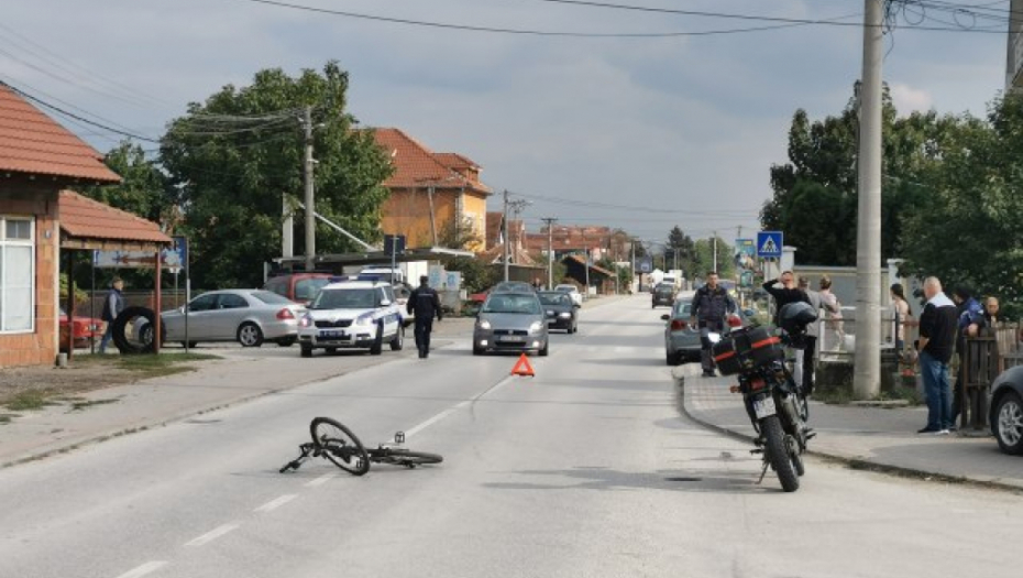 NESREĆA KOD ČAČKA Motociklista udario ženu dok je prelazila ulicu (FOTO)