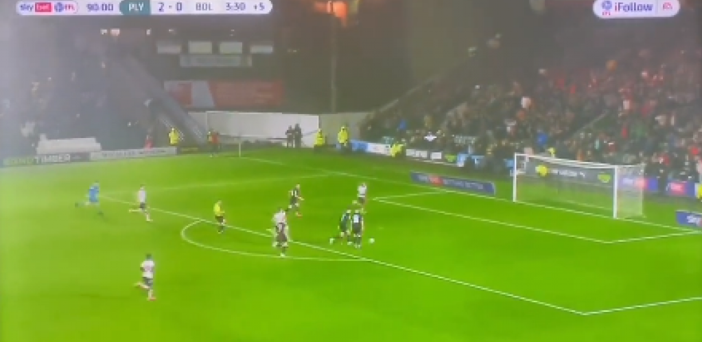 HIT SCENA U ENGLESKOJ! Kada kiša umeša prste dobije se nestvaran gol o kom priča ceo svet! (VIDEO)