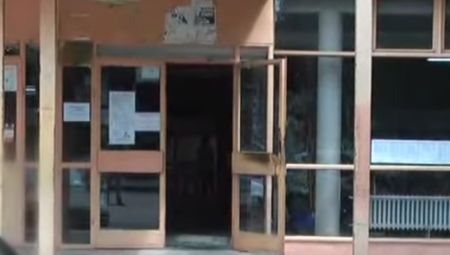 OGLASILA SE DIREKTORKA ŠKOLE PREMINULOG DEČAKA Roditelji nisu prijavili da je bolestan