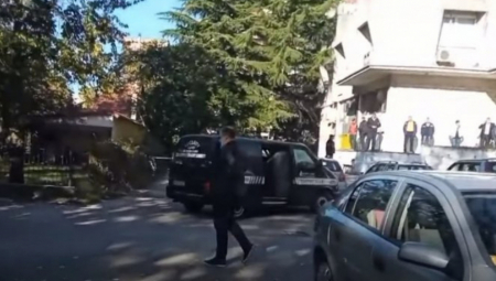 ORUŽANA PLJAČKA U NIKŠIĆU! Ubijen radnik obezbeđenja iz automatske puške, otet novac za isplatu penzija(VIDEO)