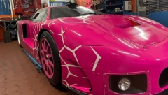 PINK CAR JE GOTOV SLEDEĆE NEDELJE I NOSI JASNU PORUKU: Pink zna da žene vladaju svetom!