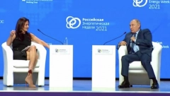 KO JE "NEVALJALA" VODITELJKA KOJA JE ZBUNILA PUTINA? Pojavila se u suknji bez čarapa, počela da se oblizuje