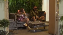 ČOVEK NE ZNA ŠTA RADI, NE ZNAM JE L' GLUMI Filip Car opleo po Dejanu pred Dalilom, ona pomno slušala!