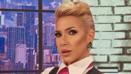 GOLE NOGE U PRVOM PLANU OVOG JUTRA Jovana Jeremić izaziva u haljini pripijenoj uz telo