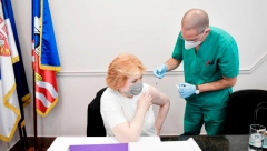 DOKTORKA DANICA GRUJIČIĆ PRIMILA PRVI SPUTNJIK V SA TORLAKA Antivakseri više nemaju šta da pričaju!