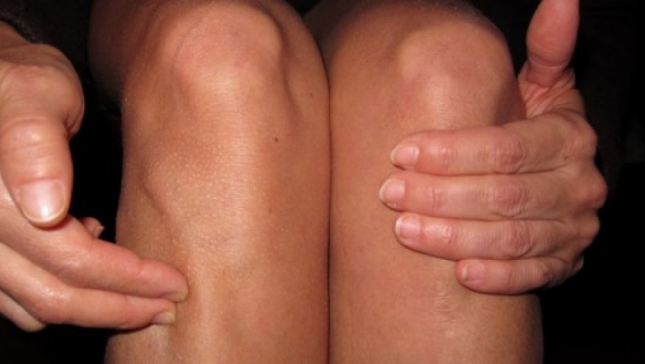 MAGIČNA „TAČKA STOTINU BOLESTI“ NALAZI SE ODMAH ISPOD KOLENA:  Ako je ovako masirate, poboljšaćete rad svih organa i usporiti starenja