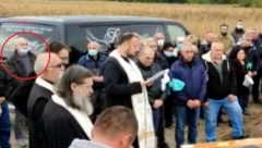 JEZIVA FOTOGRAFIJA Osumnjičeni za ubistvo bio na sahrani Đokića, gledao spuštanje kovčega!