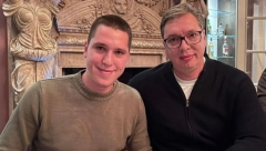 PREDSEDNIK PORUČIO NAJGORIMA U SRBIJI Volim Danila, Milicu i Vukana!