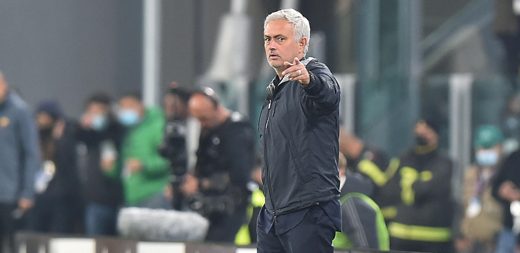 ODMAH KAZNIO IGRAČE! Murinjo je ovo radio posle blamaže u Ligi konferncija!