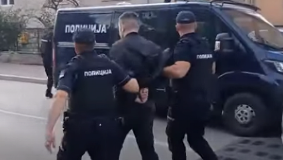 UNAKAZIO MAJKU, ONA GA BRANILA Monstrum A. J. (28) sa Zvezdare uhapšen zbog nasilja u porodici