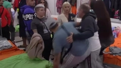 OBEZBEĐENJE MOMENTALNO ULETELO! Zadrugar nasrnuo na Matoru, pale gnusne uvrede, neviđeni haos u rijalitiju!