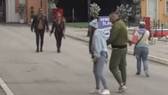 DEJAN IH GLEDAO, DALILA I CAR URADILI NEŠTO ŠOKANTNO Sad su definitivno u vezi, prošetali pred svima kao par!