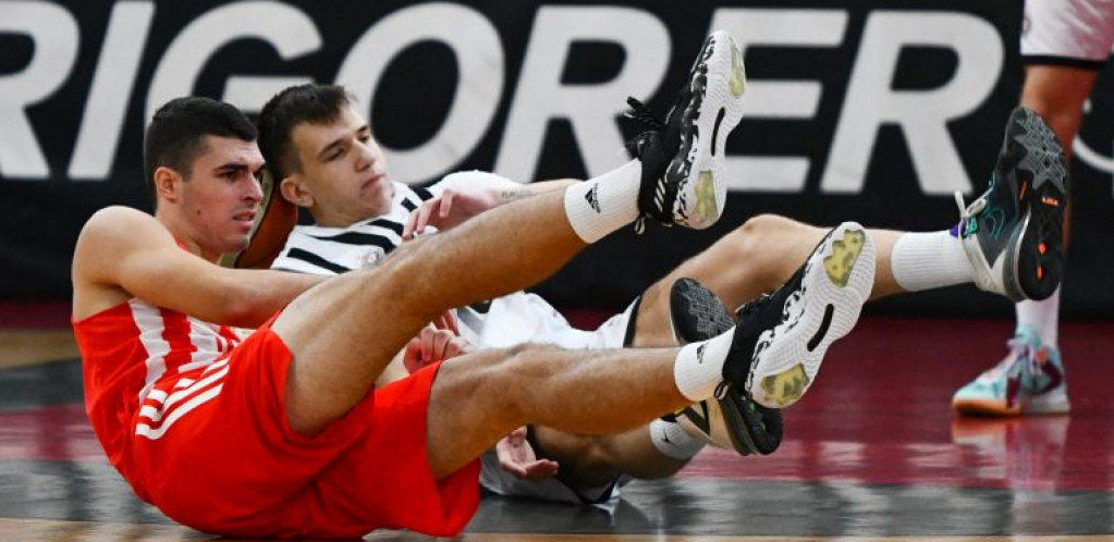 ZVEZDA SLAVILA U VEČITOM DERBIJU Topićeva partija za udžbenike