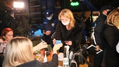 I KONOBAR MOŽE DA LEGITIMIŠE GOSTE Uredbom Vlade Srbije kovid redari dobili veća ovlašćenja