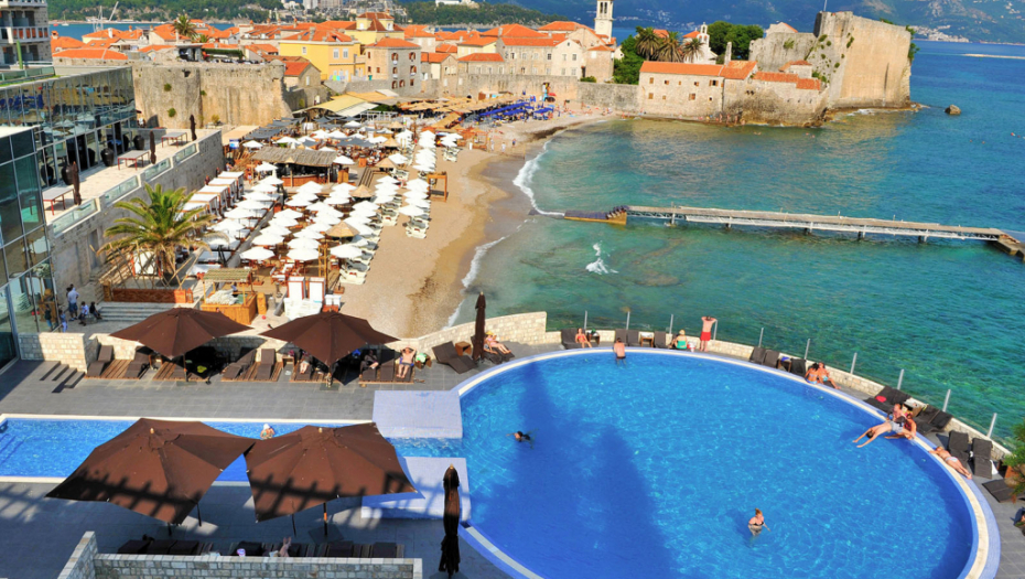 CRNOGORSKI TURIZAM NA UDARU Ekonomski čvor zbor rata u Ukrajini, kakve su procene za ovu sezonu