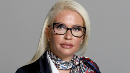 "GOSPOĐI STAMENKOVSKI NIJE DOBRO OD “UDARA” SILNIH NULA" Božić napomenula da je građanima Srbije dosta stranih sluga i izlizanih parola!