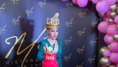 DOVELA ATMOSFERU DO USIJANJA! Jovana Jeremić se na sopstvenom rođendanu latila mikrofona i zapevala čuveni hit, snimak sve oduševio! (VIDEO)