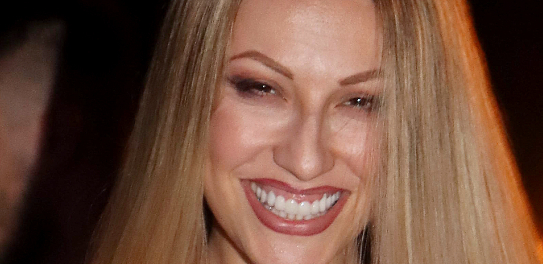 ANTIVAKSERKA RADA ZAKAZALA NASTUP ZA NOVU GODINU Ubeđuje ljude da korona ne postoji, a sad će pevati samo vakcinisanima!