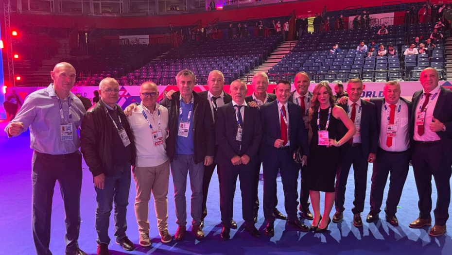 HILJADE MEDALJA NA SLICI! Goran Vesić sa legendama srpskog boksa!