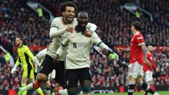 BRUKANJE JUNAJTEDA Liverpul ponizio Crvene đavole sa pet komada, u nemoći se tukli i dobijali kartone (VIDEO)