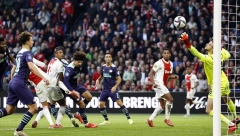 PUKLA PETARDA Tadić uništio PSV u derbiju (VIDEO)