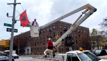 "ORAO IMA DVE GLAVE" Nova provokacija Albanaca, okačili transparent posle pucnjave u Banjskoj (FOTO)