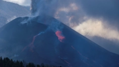 PRORADIO NAJVEĆI VULKAN U EVROPI: Etna ponovo eruptirala, lava se sliva niz kratere (FOTO)