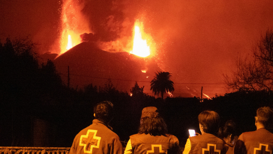 LAVA GUTA SVE Ne nazire se kraj pakla na La Palmi: Spojila se dva užarena toka (FOTO/VIDEO)