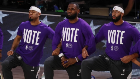 NOVI PROBLEM ZA LEJKERSE! Dejvis se povredio, pa na putu do svlačionice posrtao i padao! (VIDEO)