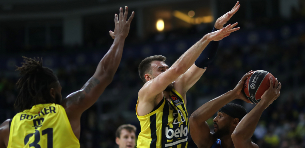 NIKOLA U POSLEDNJOJ SEKUNDI RASTUŽIO SAŠU I MARKA Barselona 6 od 6 u Evroligi