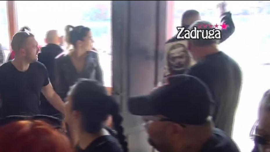 CAR POBESNEO, LETELE STOLICE PO ZADRUZI! Filip napravio skandal na Đoletovoj proslavi slave, evo šta je razlog!
